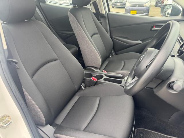 ＭＡＺＤＡ２ １５Ｃ　４ＷＤ　衝突被害軽減ブレーキ　アイドリングストップ　オートライト　ブラインドスポットモニター　ラジオ　レーンアシスト　クリアランスソナー　ＵＳＢ　ＡＵＸ接続　オートワイパー　プッシュスタート（9枚目）