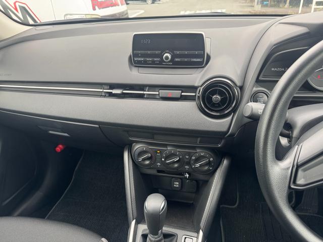 ＭＡＺＤＡ２ １５Ｃ　４ＷＤ　衝突被害軽減ブレーキ　アイドリングストップ　オートライト　ブラインドスポットモニター　ラジオ　レーンアシスト　クリアランスソナー　ＵＳＢ　ＡＵＸ接続　オートワイパー　プッシュスタート（10枚目）
