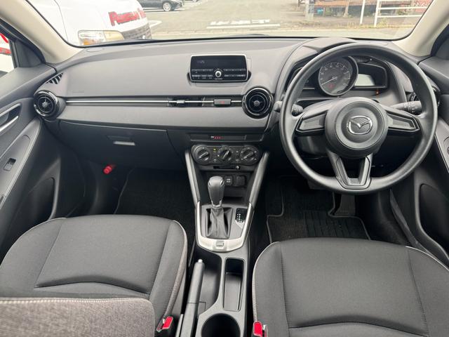 ＭＡＺＤＡ２ １５Ｃ　４ＷＤ　衝突被害軽減ブレーキ　アイドリングストップ　オートライト　ブラインドスポットモニター　ラジオ　レーンアシスト　クリアランスソナー　ＵＳＢ　ＡＵＸ接続　オートワイパー　プッシュスタート（29枚目）