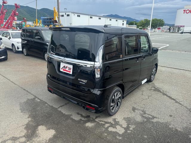 ソリオバンディット ハイブリッドＭＶ　４ＷＤ　登録済未使用車　衝突被害軽減ブレーキ　純正ナビ　シートヒーター　フルセグＴＶ　全周囲カメラ　クリアランスソナー　レーンアシスト　Ｂｌｕｅｔｏｏｔｈ接続　ヘッドアップディスプレイ　クルコン（5枚目）