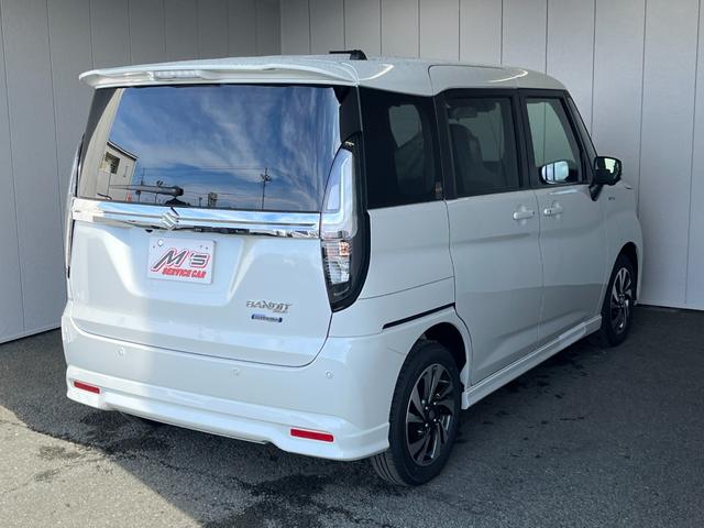 ソリオバンディット ハイブリッドＭＶ　４ＷＤ　登録済未使用車　衝突被害軽減ブレーキ　純正ナビ　フルセグＴＶ　シートヒーター　クリアランスソナー　レーンアシスト　ＨＵＤ　スリムサーキュレーター　クルコン　ＬＥＤライト　ＵＳＢ充電　ＢＴ接続（5枚目）