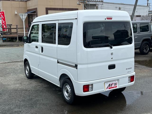 エブリイ ＰＡ　パートタイム４ＷＤ　両側スライドドア　レーンアシスト　クリアランスソナー　衝突被害軽減ブレーキ　横滑り防止装置　オートライト　ハロゲンランプ　ラジオ　マニュアルエアコン（7枚目）
