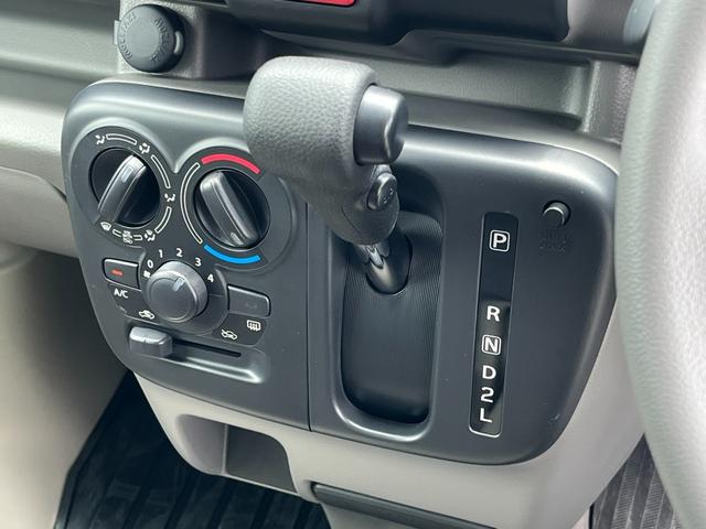 エブリイ ＰＡ　パートタイム４ＷＤ　両側スライドドア　レーンアシスト　クリアランスソナー　衝突被害軽減ブレーキ　横滑り防止装置　オートライト　ハロゲンランプ　ラジオ　マニュアルエアコン（11枚目）