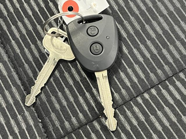 ハイゼットカーゴ ＤＸ　届出済未使用車　４ＷＤ　両側スライドドア　衝突被害軽減ブレーキ　横滑り防止装置　クリアランスソナー　オートライト　ハロゲンランプ　駆動切替　ラジオ　キーレス（22枚目）