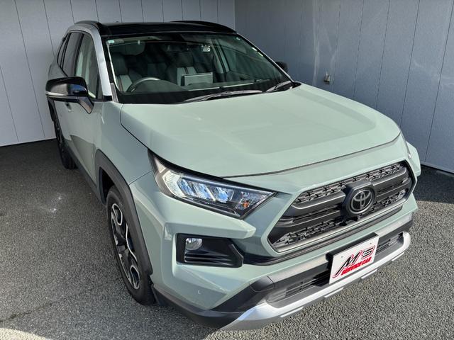 ＲＡＶ４ アドベンチャー　４ＷＤ　前後ドラレコ　ナビ付ディスプレイオーディオ　全周囲カメラ　ＥＴＣ２　パノラマルーフ　シートヒーター　ダウンヒルアシスト　クリアランスソナー　ＢＳＭ　レーンアシスト　パワーシート　ＬＥＤライト（4枚目）