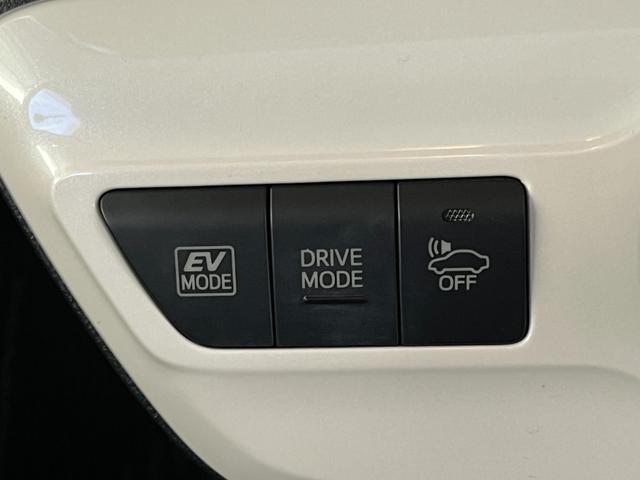 プリウス Ｓセーフティプラス　４ＷＤ　前後ドラレコ　ＥＴＣ　パーキングアシスト　クルコン　オートライト　オートハイビーム　ＬＥＤライト　ＨＵＤ　クリアランスソナー　バックモニター　Ｂｌｕｅｔｏｏｔｈ接続　フルセグＴＶ（18枚目）