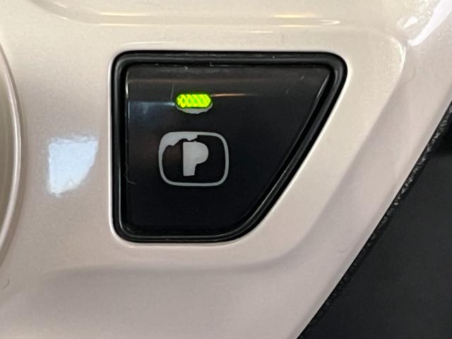 プリウス Ｓセーフティプラス　４ＷＤ　前後ドラレコ　ＥＴＣ　パーキングアシスト　クルコン　オートライト　オートハイビーム　ＬＥＤライト　ＨＵＤ　クリアランスソナー　バックモニター　Ｂｌｕｅｔｏｏｔｈ接続　フルセグＴＶ（22枚目）