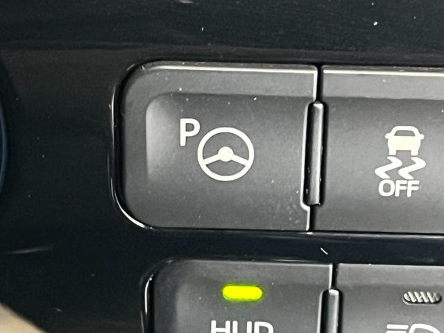 プリウス Ｓセーフティプラス　４ＷＤ　前後ドラレコ　ＥＴＣ　パーキングアシスト　クルコン　オートライト　オートハイビーム　ＬＥＤライト　ＨＵＤ　クリアランスソナー　バックモニター　Ｂｌｕｅｔｏｏｔｈ接続　フルセグＴＶ（25枚目）