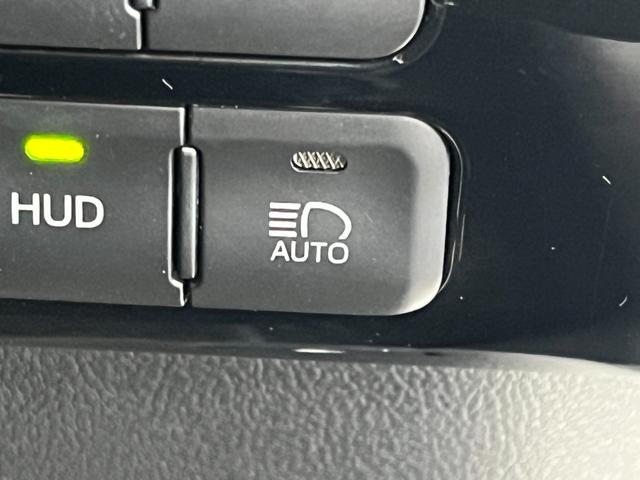 プリウス Ｓセーフティプラス　４ＷＤ　前後ドラレコ　ＥＴＣ　パーキングアシスト　クルコン　オートライト　オートハイビーム　ＬＥＤライト　ＨＵＤ　クリアランスソナー　バックモニター　Ｂｌｕｅｔｏｏｔｈ接続　フルセグＴＶ（28枚目）