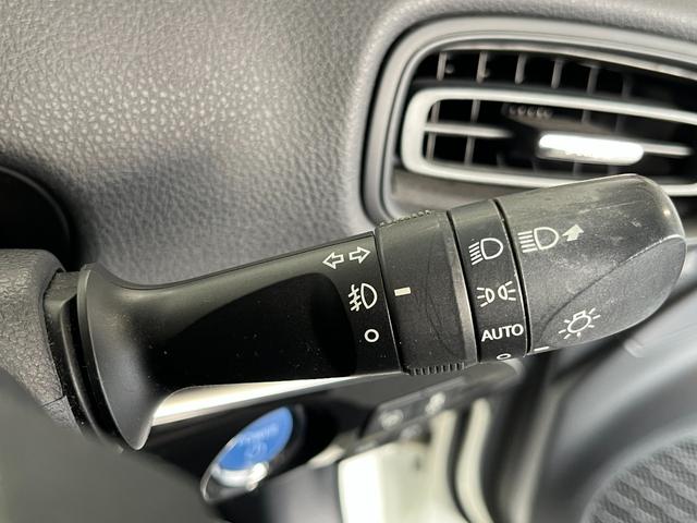 プリウス Ｓセーフティプラス　４ＷＤ　前後ドラレコ　ＥＴＣ　パーキングアシスト　クルコン　オートライト　オートハイビーム　ＬＥＤライト　ＨＵＤ　クリアランスソナー　バックモニター　Ｂｌｕｅｔｏｏｔｈ接続　フルセグＴＶ（34枚目）