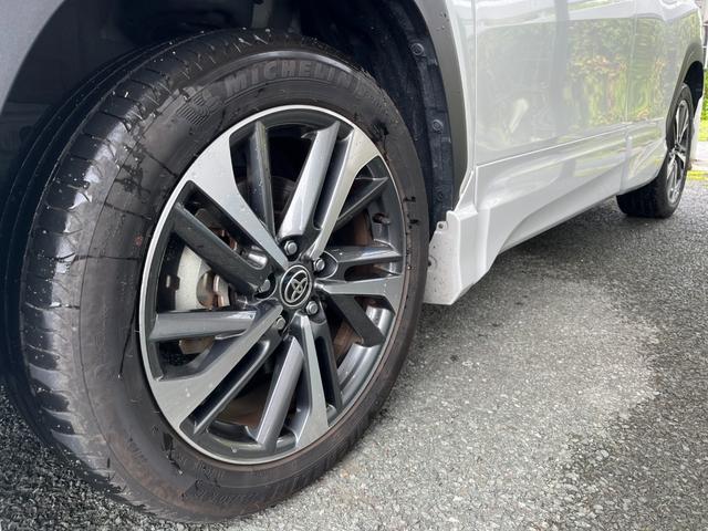 カローラクロス ハイブリッド　Ｚ　４ＷＤ　前方ドラレコ　純正ディスプレイオーディオプラス　全周囲モニター　Ｂｌｕｅｔｏｏｔｈ　フルセグＴＶ　パワーバックドア　オートライト　ＬＥＤライト　置くだけ充電　サンルーフ　後席ＵＳＢ充電（8枚目）