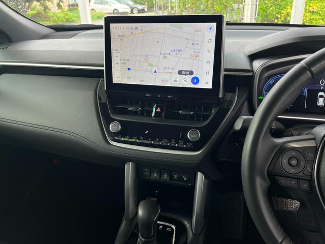 カローラクロス ハイブリッド　Ｚ　４ＷＤ　前方ドラレコ　純正ディスプレイオーディオプラス　全周囲モニター　Ｂｌｕｅｔｏｏｔｈ　フルセグＴＶ　パワーバックドア　オートライト　ＬＥＤライト　置くだけ充電　サンルーフ　後席ＵＳＢ充電（11枚目）