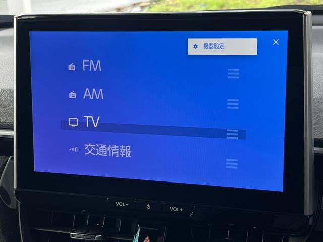 カローラクロス ハイブリッド　Ｚ　４ＷＤ　前方ドラレコ　純正ディスプレイオーディオプラス　全周囲モニター　Ｂｌｕｅｔｏｏｔｈ　フルセグＴＶ　パワーバックドア　オートライト　ＬＥＤライト　置くだけ充電　サンルーフ　後席ＵＳＢ充電（14枚目）
