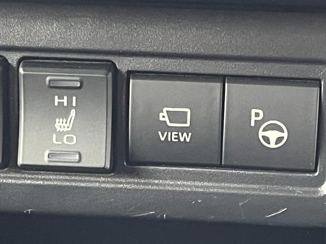 カローラクロス ハイブリッド　Ｚ　４ＷＤ　前方ドラレコ　純正ディスプレイオーディオプラス　全周囲モニター　Ｂｌｕｅｔｏｏｔｈ　フルセグＴＶ　パワーバックドア　オートライト　ＬＥＤライト　置くだけ充電　サンルーフ　後席ＵＳＢ充電（20枚目）