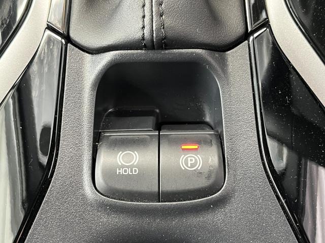 カローラクロス ハイブリッド　Ｚ　４ＷＤ　前方ドラレコ　純正ディスプレイオーディオプラス　全周囲モニター　Ｂｌｕｅｔｏｏｔｈ　フルセグＴＶ　パワーバックドア　オートライト　ＬＥＤライト　置くだけ充電　サンルーフ　後席ＵＳＢ充電（24枚目）
