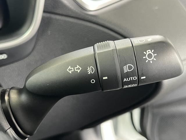 カローラクロス ハイブリッド　Ｚ　４ＷＤ　前方ドラレコ　純正ディスプレイオーディオプラス　全周囲モニター　Ｂｌｕｅｔｏｏｔｈ　フルセグＴＶ　パワーバックドア　オートライト　ＬＥＤライト　置くだけ充電　サンルーフ　後席ＵＳＢ充電（38枚目）