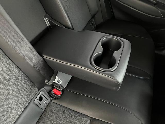 カローラクロス ハイブリッド　Ｚ　４ＷＤ　前方ドラレコ　純正ディスプレイオーディオプラス　全周囲モニター　Ｂｌｕｅｔｏｏｔｈ　フルセグＴＶ　パワーバックドア　オートライト　ＬＥＤライト　置くだけ充電　サンルーフ　後席ＵＳＢ充電（46枚目）