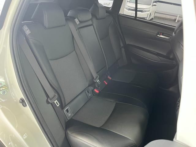 カローラクロス ハイブリッド　Ｚ　４ＷＤ　前方ドラレコ　純正ディスプレイオーディオプラス　全周囲モニター　Ｂｌｕｅｔｏｏｔｈ　フルセグＴＶ　パワーバックドア　オートライト　ＬＥＤライト　置くだけ充電　サンルーフ　後席ＵＳＢ充電（50枚目）
