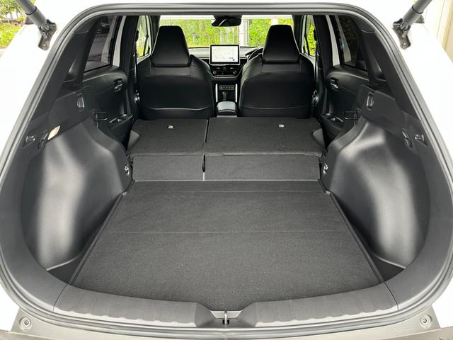 カローラクロス ハイブリッド　Ｚ　４ＷＤ　前方ドラレコ　純正ディスプレイオーディオプラス　全周囲モニター　Ｂｌｕｅｔｏｏｔｈ　フルセグＴＶ　パワーバックドア　オートライト　ＬＥＤライト　置くだけ充電　サンルーフ　後席ＵＳＢ充電（52枚目）