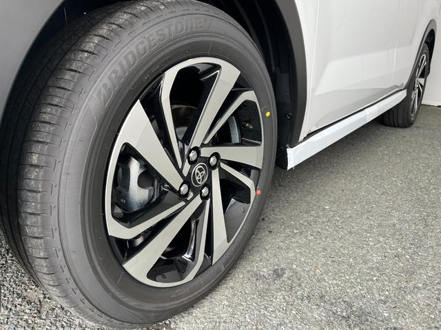 ライズ Ｚ　登録済未使用車　４ＷＤ　純正ディスプレイオーディオ　全周囲モニター　フルセグＴＶ　ＵＳＢ　ＨＤＭＩ　Ｂｌｕｅｔｏｏｔｈ　クルコン　オートライト　オートハイビーム　ＬＥＤライト　ＢＳＭ　後席ＵＳＢ充電（8枚目）