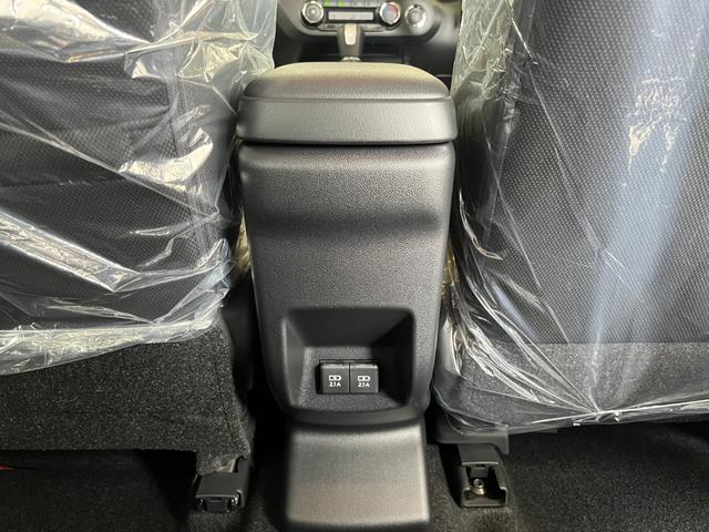 ライズ Ｚ　登録済未使用車　４ＷＤ　純正ディスプレイオーディオ　全周囲モニター　フルセグＴＶ　ＵＳＢ　ＨＤＭＩ　Ｂｌｕｅｔｏｏｔｈ　クルコン　オートライト　オートハイビーム　ＬＥＤライト　ＢＳＭ　後席ＵＳＢ充電（34枚目）