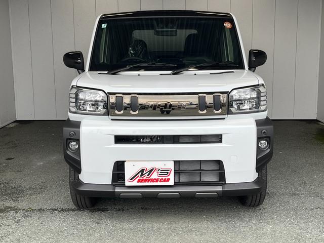 タフト Ｇ　ダーククロムベンチャー　届出済未使用車　４ＷＤ　クルコン　オートライト　オートハイビーム　ＬＥＤライト　クリアランスソナー　レーンアシスト　衝突被害軽減ブレーキ　ＵＳＢ充電　ムーンルーフ　バックカメラ（3枚目）