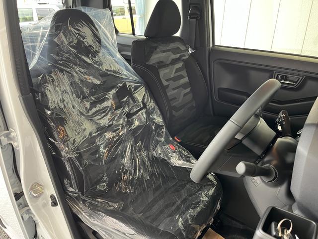タフト Ｇ　ダーククロムベンチャー　届出済未使用車　４ＷＤ　クルコン　オートライト　オートハイビーム　ＬＥＤライト　クリアランスソナー　レーンアシスト　衝突被害軽減ブレーキ　ＵＳＢ充電　ムーンルーフ　バックカメラ（10枚目）