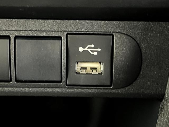 ヤリスクロス ハイブリッドＧ　４ＷＤ　前後ドラレコ　純正ディスプレイオーディオ　バックカメラ　ＥＴＣ　衝突被害軽減ブレーキ　クリアランスソナー　レーンアシスト　ＢＳＭ　ダウンヒルアシスト　クルコン　ＵＳＢ　ＢＴ接続　ＬＥＤライト（18枚目）