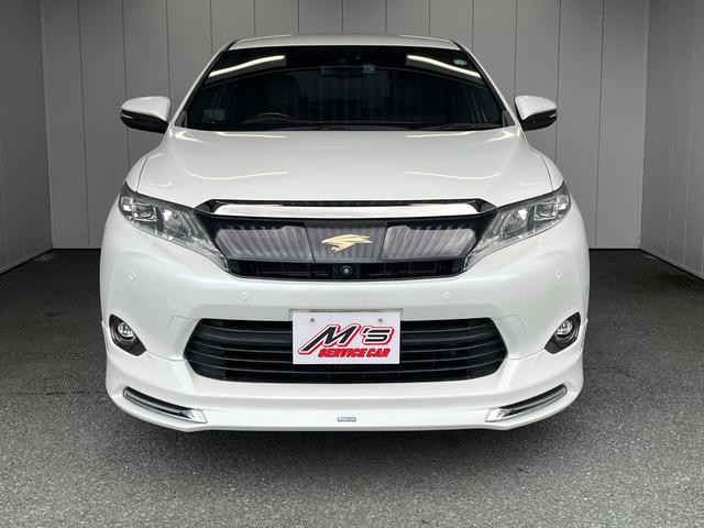 ハリアーハイブリッド プレミアム アドバンスドパッケージ 4WD 前方ドラレコ ETC レーダー探知機 クルコン モデリスタエアロ パワーバックドア JBLスピーカー 純正ナビ 全周囲モニター LEDライト オートライト オートハイビーム USB AUX(3枚目)