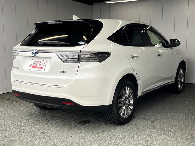 ハリアーハイブリッド プレミアム アドバンスドパッケージ 4WD 前方ドラレコ ETC レーダー探知機 クルコン モデリスタエアロ パワーバックドア JBLスピーカー 純正ナビ 全周囲モニター LEDライト オートライト オートハイビーム USB AUX(5枚目)