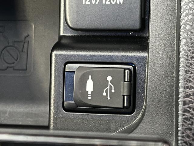 ハリアーハイブリッド プレミアム アドバンスドパッケージ 4WD 前方ドラレコ ETC レーダー探知機 クルコン モデリスタエアロ パワーバックドア JBLスピーカー 純正ナビ 全周囲モニター LEDライト オートライト オートハイビーム USB AUX(22枚目)