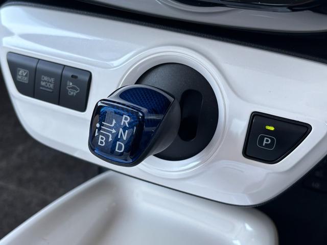 プリウス Ａツーリングセレクション　前後ドラレコ　ＳＤナビ　バックカメラ　フルセグＴＶ　ＥＴＣ　シートヒーター　衝突被害軽減ブレーキ　パーキングアシスト　フロントデアイサー　クリアランスソナー　レーンアシスト　ＢＳＭ　１００Ｖ電源（17枚目）