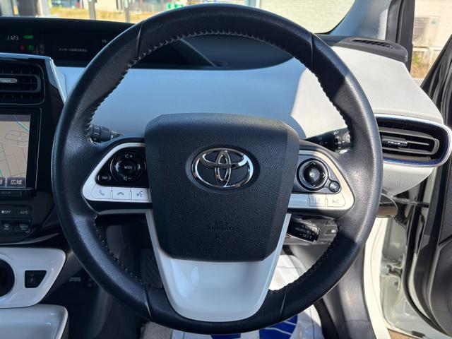 プリウス Ａツーリングセレクション　前後ドラレコ　ＳＤナビ　バックカメラ　フルセグＴＶ　ＥＴＣ　シートヒーター　衝突被害軽減ブレーキ　パーキングアシスト　フロントデアイサー　クリアランスソナー　レーンアシスト　ＢＳＭ　１００Ｖ電源（18枚目）