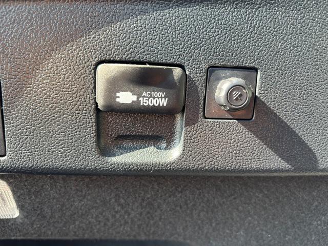 プリウス Ａツーリングセレクション　前後ドラレコ　ＳＤナビ　バックカメラ　フルセグＴＶ　ＥＴＣ　シートヒーター　衝突被害軽減ブレーキ　パーキングアシスト　フロントデアイサー　クリアランスソナー　レーンアシスト　ＢＳＭ　１００Ｖ電源（38枚目）