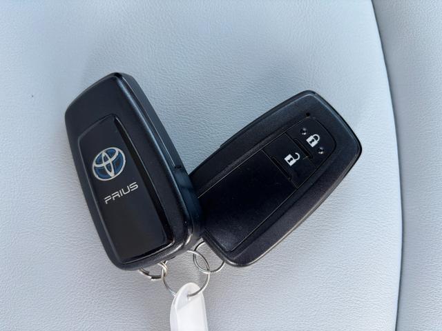 プリウス Ａツーリングセレクション　前後ドラレコ　ＳＤナビ　バックカメラ　フルセグＴＶ　ＥＴＣ　シートヒーター　衝突被害軽減ブレーキ　パーキングアシスト　フロントデアイサー　クリアランスソナー　レーンアシスト　ＢＳＭ　１００Ｖ電源（40枚目）