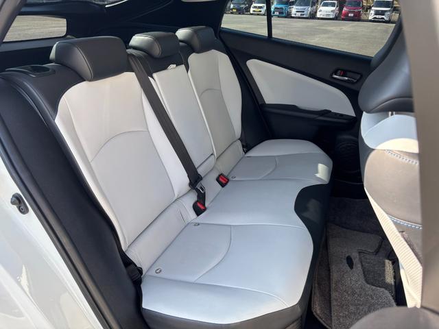 プリウス Ａツーリングセレクション　前後ドラレコ　ＳＤナビ　バックカメラ　フルセグＴＶ　ＥＴＣ　シートヒーター　衝突被害軽減ブレーキ　パーキングアシスト　フロントデアイサー　クリアランスソナー　レーンアシスト　ＢＳＭ　１００Ｖ電源（42枚目）