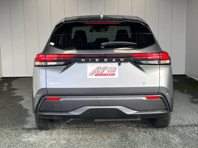 ノート Ｘ　ＦＯＵＲ　４ＷＤ　前方ドラレコ　メモリーナビ　バックカメラ　ＥＴＣ　衝突被害軽減ブレーキ　シートヒーター　クリアランスソナー　レーンアシスト　ステアリングヒーター　オートライト　ＵＳＢ充電　ＡＵＸ　ＵＳＢ　ＢＴ（6枚目）