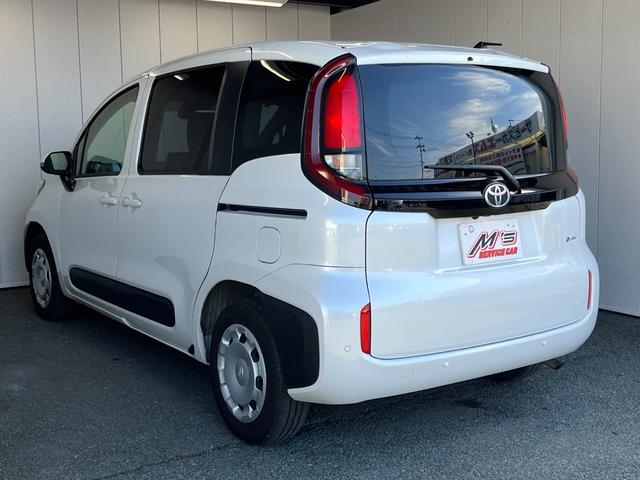 シエンタ ハイブリッドＧ　４ＷＤ　７人乗り　純正８インチディスプレイオーディオ　フルセグＴＶ　全周囲カメラ　ＥＴＣ　衝突被害軽減ブレーキ　クリアランスソナー　レーンアシスト　フロントデアイサー　クルコン　ＵＳＢ　ＢＴ接続（7枚目）