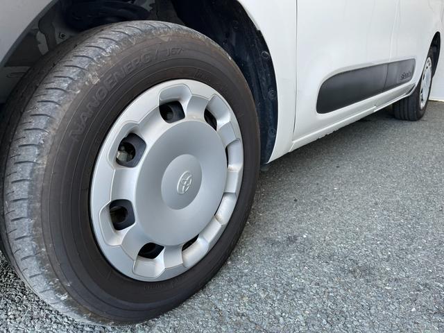 シエンタ ハイブリッドＧ　４ＷＤ　７人乗り　純正８インチディスプレイオーディオ　フルセグＴＶ　全周囲カメラ　ＥＴＣ　衝突被害軽減ブレーキ　クリアランスソナー　レーンアシスト　フロントデアイサー　クルコン　ＵＳＢ　ＢＴ接続（8枚目）