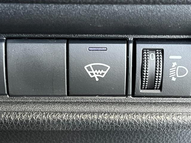 シエンタ ハイブリッドＧ　４ＷＤ　７人乗り　純正８インチディスプレイオーディオ　フルセグＴＶ　全周囲カメラ　ＥＴＣ　衝突被害軽減ブレーキ　クリアランスソナー　レーンアシスト　フロントデアイサー　クルコン　ＵＳＢ　ＢＴ接続（27枚目）