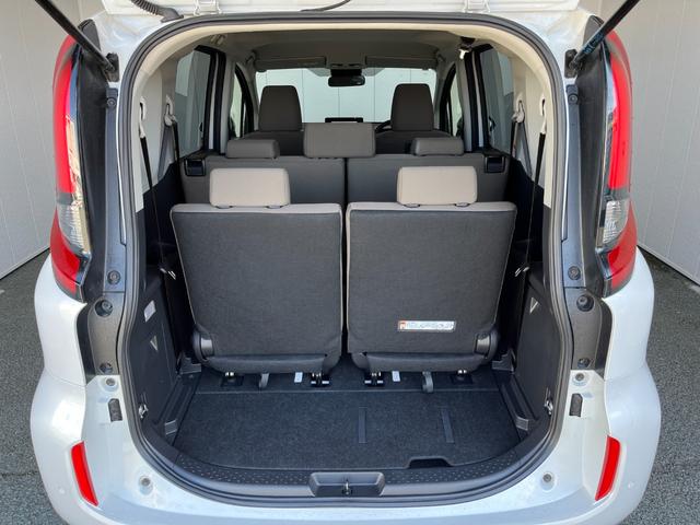 シエンタ ハイブリッドＧ　４ＷＤ　７人乗り　純正８インチディスプレイオーディオ　フルセグＴＶ　全周囲カメラ　ＥＴＣ　衝突被害軽減ブレーキ　クリアランスソナー　レーンアシスト　フロントデアイサー　クルコン　ＵＳＢ　ＢＴ接続（42枚目）