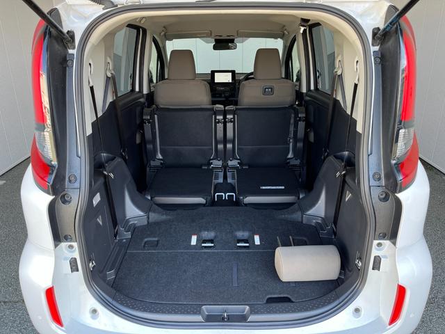 シエンタ ハイブリッドＧ　４ＷＤ　７人乗り　純正８インチディスプレイオーディオ　フルセグＴＶ　全周囲カメラ　ＥＴＣ　衝突被害軽減ブレーキ　クリアランスソナー　レーンアシスト　フロントデアイサー　クルコン　ＵＳＢ　ＢＴ接続（43枚目）