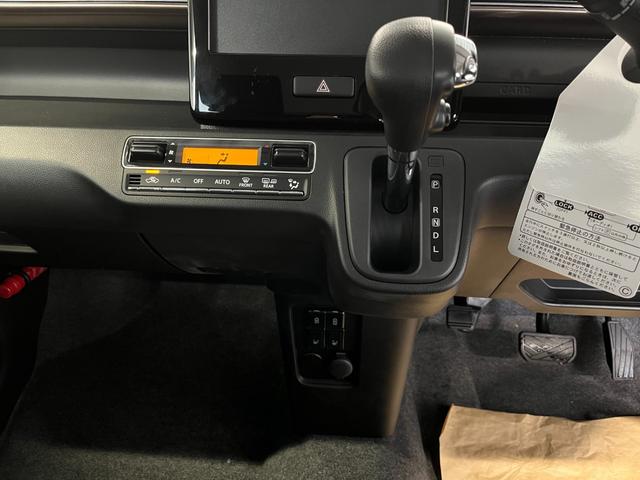 ワゴンＲカスタムＺ ハイブリッドＺＸ　４ＷＤ　届出済未使用車　衝突被害軽減ブレーキ　シートヒーター　クリアランスソナー　レーンアシスト　クルコン　ＬＥＤライト　ステリモ　オートライト　純正１４ＡＷ（10枚目）