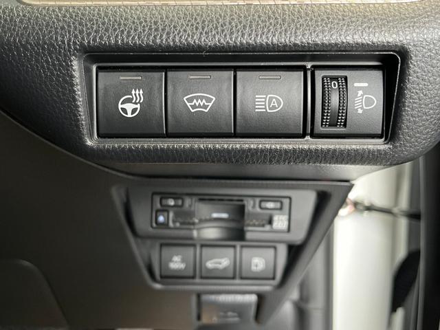 プリウス Z 4WD 前後ドラレコ ETC2 純正ナビ 全周囲モニター モデリスタエアロ 置くだけ充電 クルコン ステアリングヒーター シートヒーター パワーシート クリアランスソナー 100V電源 オートライト(30枚目)