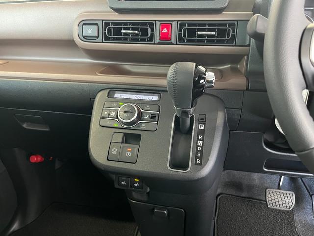 ムーヴキャンバス セオリーＧ　４ＷＤ　届出済未使用車　両側電動スライドドア　全周囲カメラ　オートライト　ＬＥＤライト　クリアランスソナー　ＵＳＢ充電　ドリンクヒーター　衝突被害軽減ブレーキ　シートヒーター　オーディオレス（14枚目）