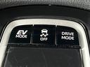 ハイブリッド　Ｚ　４ＷＤ　前方ドラレコ　純正ディスプレイオーディオプラス　全周囲モニター　Ｂｌｕｅｔｏｏｔｈ　フルセグＴＶ　パワーバックドア　オートライト　ＬＥＤライト　置くだけ充電　サンルーフ　後席ＵＳＢ充電（25枚目）