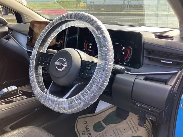 オーラ Ｇ　ＦＯＵＲ　４ＷＤ　全周囲カメラ　ナビ　ＴＶ　クリアランスソナー　衝突被害軽減システム　アルミホイール　オートマチックハイビーム　オートライト　ＬＥＤヘッドランプ　スマートキー　アイドリングストップ（2枚目）