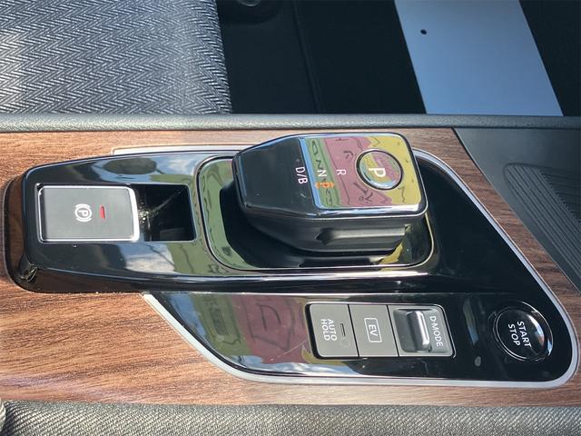 オーラ Ｇ　ＦＯＵＲ　４ＷＤ　全周囲カメラ　ナビ　ＴＶ　クリアランスソナー　衝突被害軽減システム　アルミホイール　オートマチックハイビーム　オートライト　ＬＥＤヘッドランプ　スマートキー　アイドリングストップ（7枚目）