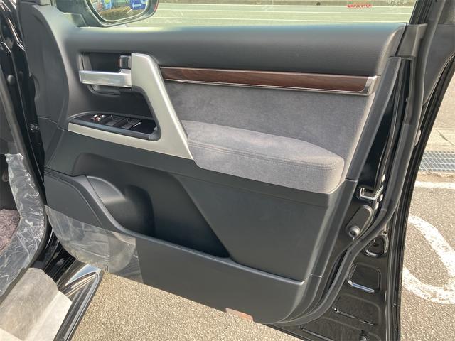 ランドクルーザー AX 4WD ドライブレコーダー ETC バックカメラ ワンオーナー車 オートクルーズコントロール 黒革調シートカバー 9インチナビ&フルセグTV オートマチックハイビーム オートライト LEDヘッドランプ(33枚目)