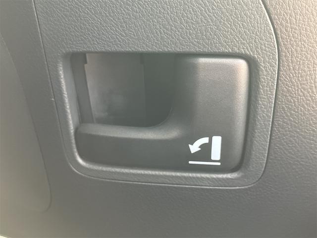 ランドクルーザー AX 4WD ドライブレコーダー ETC バックカメラ ワンオーナー車 オートクルーズコントロール 黒革調シートカバー 9インチナビ&フルセグTV オートマチックハイビーム オートライト LEDヘッドランプ(60枚目)